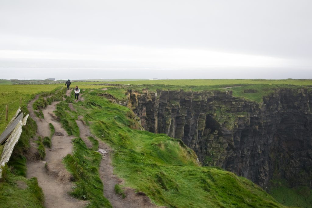 cliffs of moher trail
